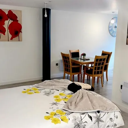 Apartment Bradford Home. *